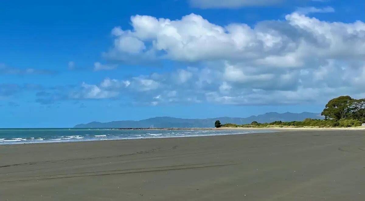 Coastal Charm In Patons Rock Villa Rangihaeata Exterior foto